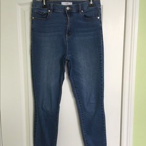 High waisted blue skinny jeans